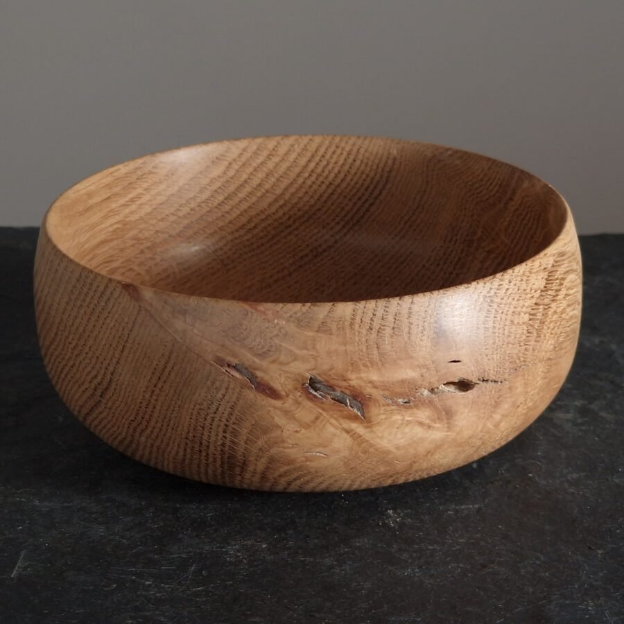Small Oak Bowl with knot details