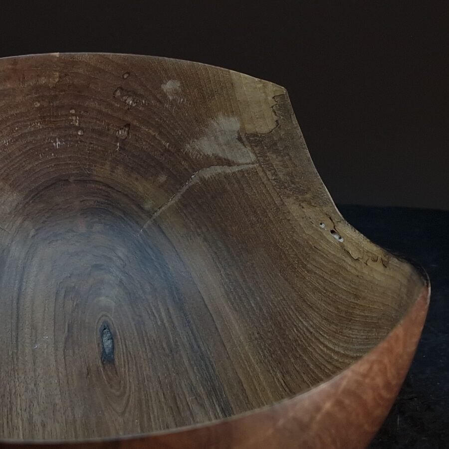 Walnut Wood Bowl grain and colour detail