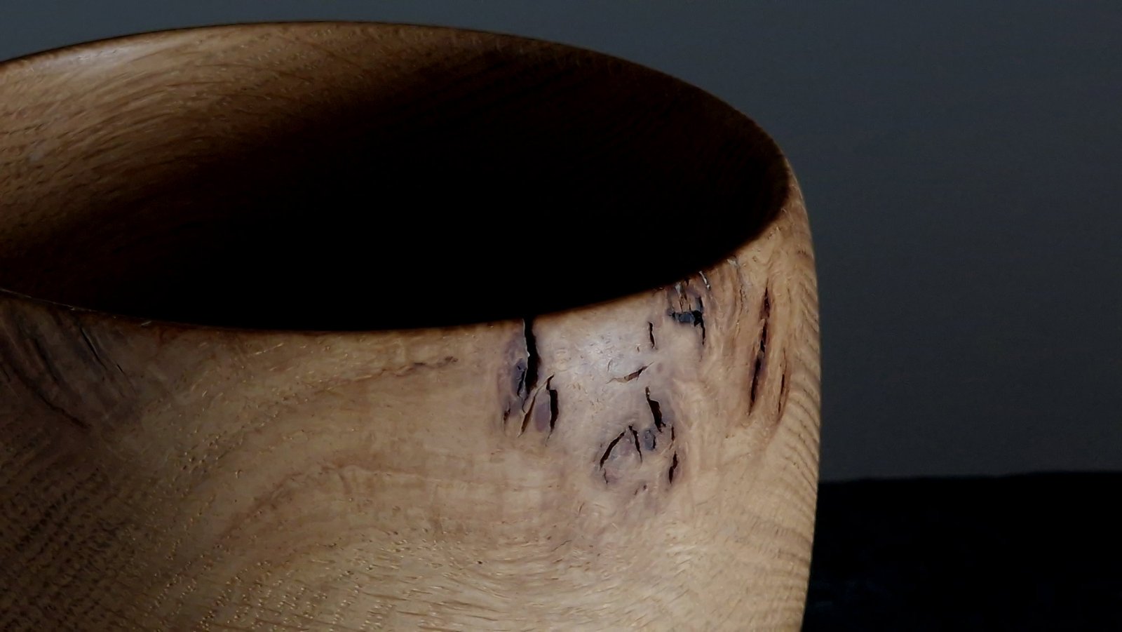 Oak Vessel Figure and Knot Details