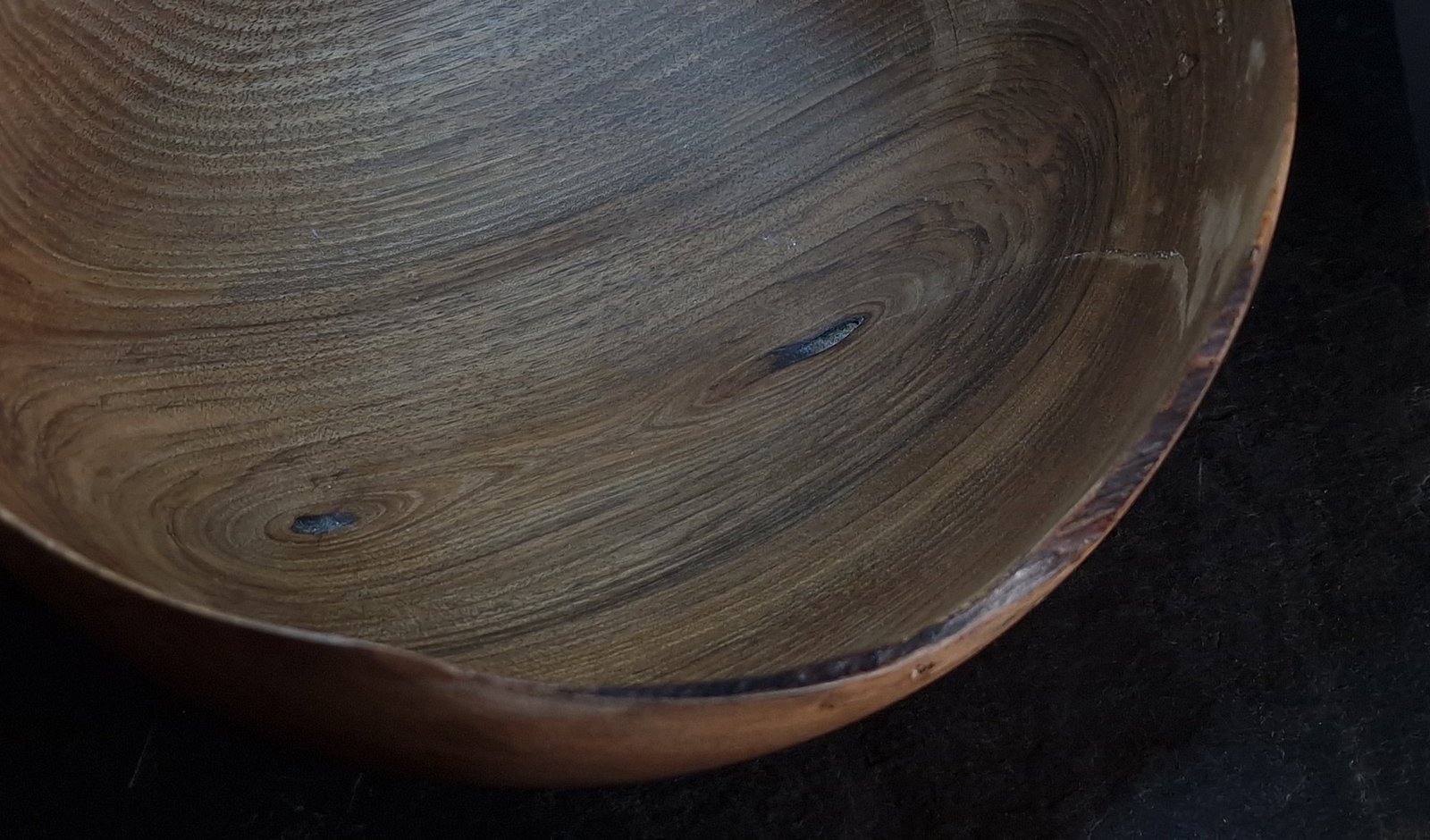 Walnut Wood Bowl Grain detail