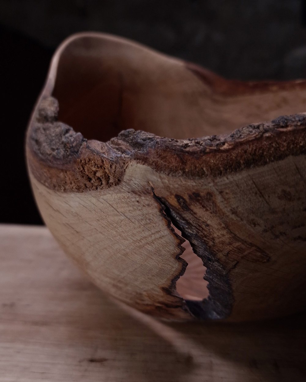 Oak live edge Vessel Detail